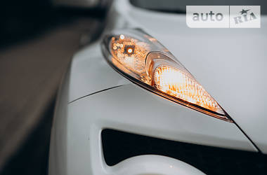 Позашляховик / Кросовер Nissan Juke 2013 в 