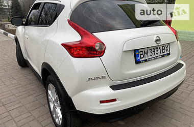 Позашляховик / Кросовер Nissan Juke 2013 в 