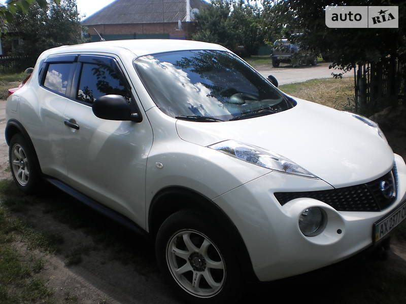 Позашляховик / Кросовер Nissan Juke 2011 в 