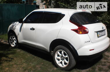 Позашляховик / Кросовер Nissan Juke 2011 в 