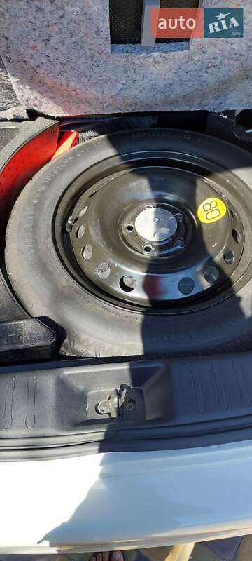 Внедорожник / Кроссовер Nissan Juke 2014 в Запорожье