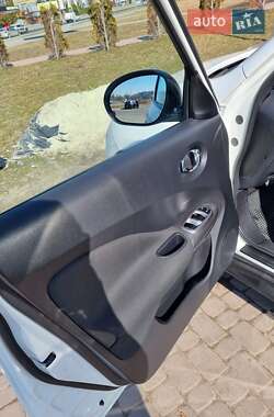 Позашляховик / Кросовер Nissan Juke 2013 в 