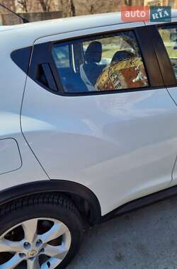 Позашляховик / Кросовер Nissan Juke 2013 в 