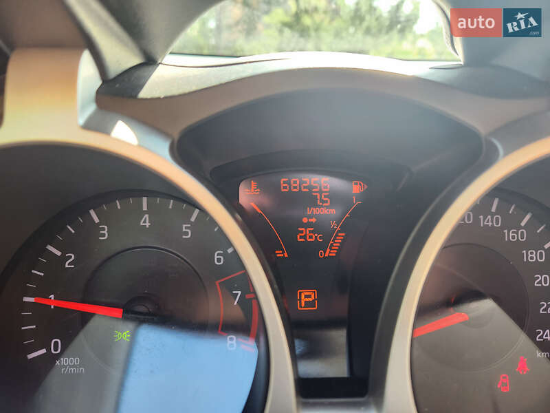 Позашляховик / Кросовер Nissan Juke 2012 в Києві