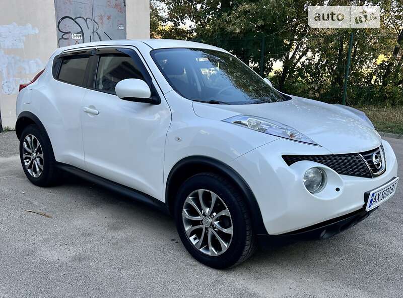 Внедорожник / Кроссовер Nissan Juke 2013 в 