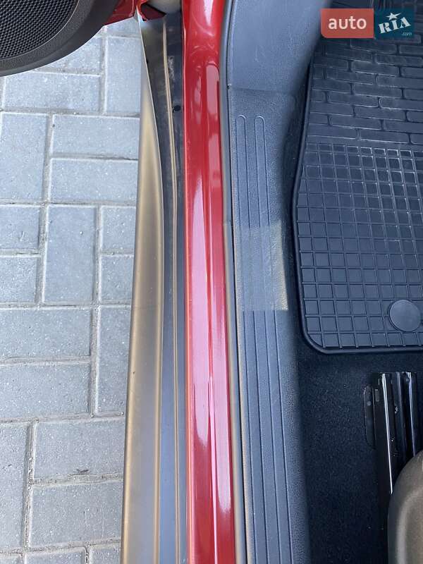 Внедорожник / Кроссовер Nissan Juke 2012 в Лозовой