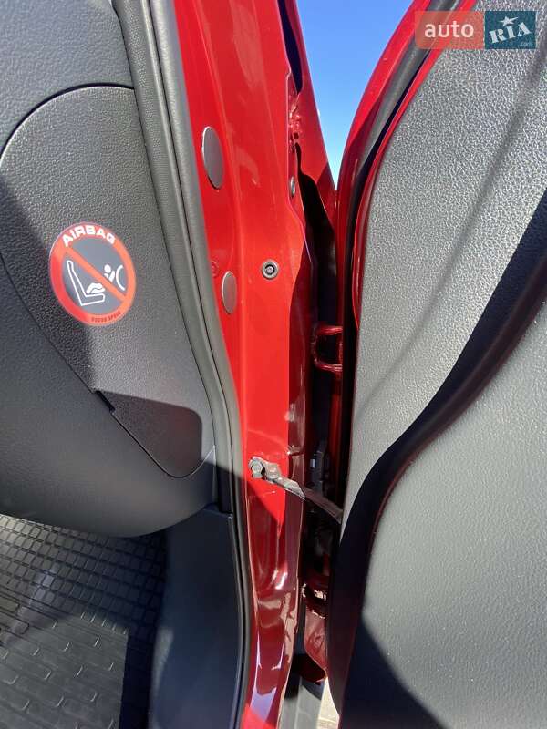 Внедорожник / Кроссовер Nissan Juke 2012 в Лозовой