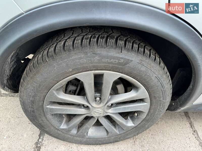 Позашляховик / Кросовер Nissan Juke 2013 в Ніжині