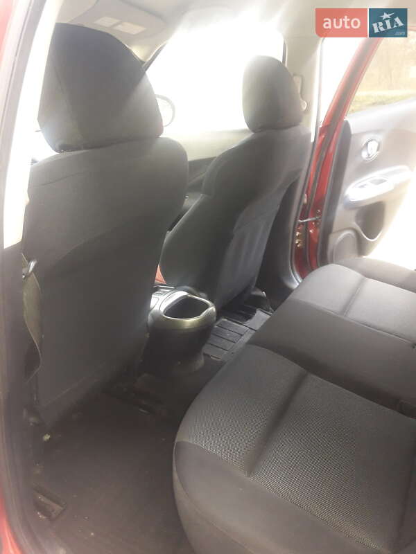 Внедорожник / Кроссовер Nissan Juke 2013 в Звягеле