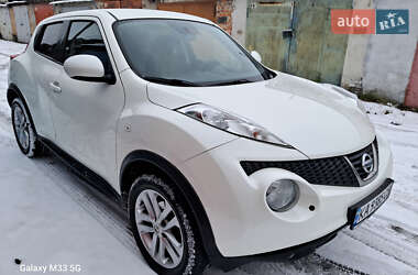 Внедорожник / Кроссовер Nissan Juke 2013 в 