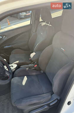Внедорожник / Кроссовер Nissan Juke 2013 в 
