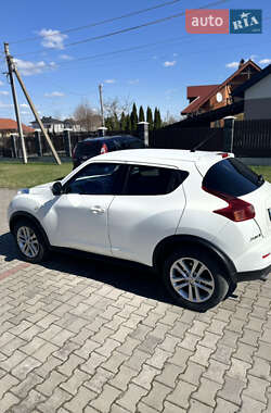 Внедорожник / Кроссовер Nissan Juke 2010 в 