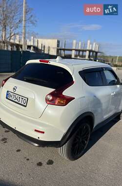 Внедорожник / Кроссовер Nissan Juke 2011 в 