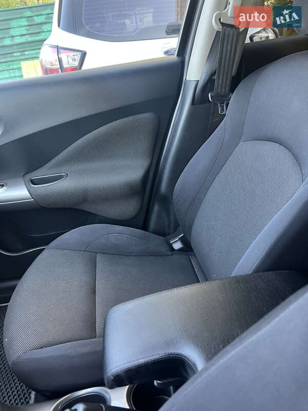 Внедорожник / Кроссовер Nissan Juke 2013 в Киеве