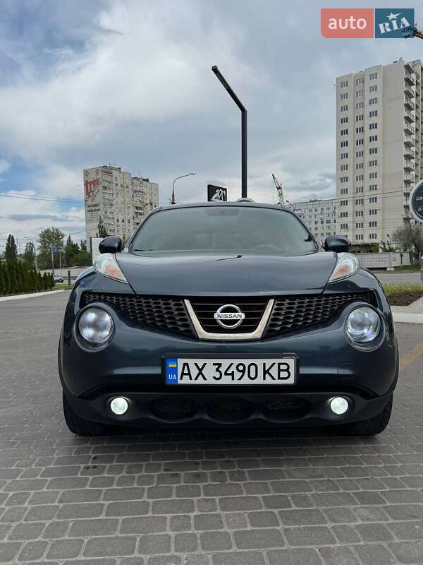 Позашляховик / Кросовер Nissan Juke 2013 в 