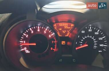 Внедорожник / Кроссовер Nissan Juke 2013 в 