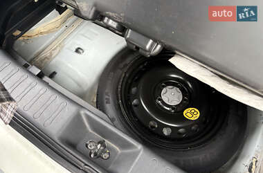 Внедорожник / Кроссовер Nissan Juke 2012 в 
