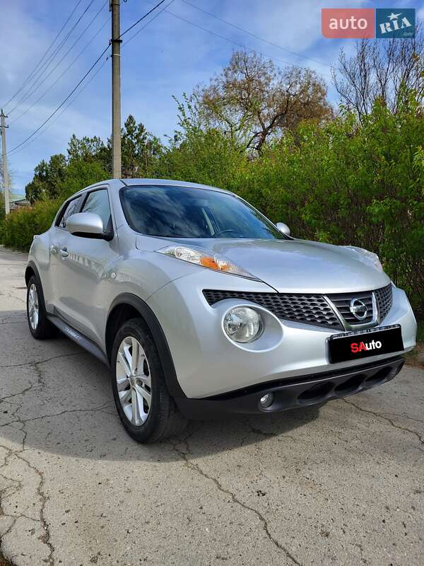 Позашляховик / Кросовер Nissan Juke 2012 в 
