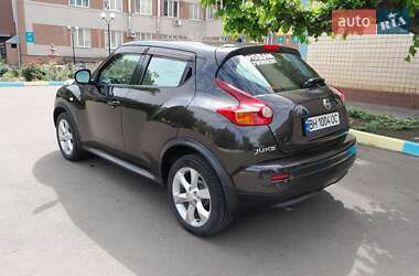Позашляховик / Кросовер Nissan Juke 2011 в 