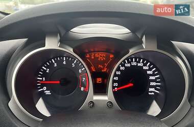 Позашляховик / Кросовер Nissan Juke 2010 в 
