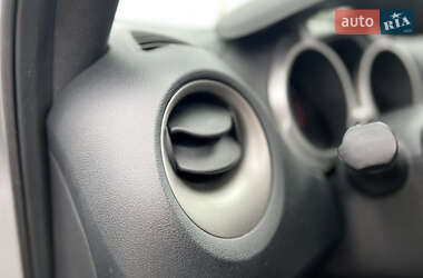 Внедорожник / Кроссовер Nissan Juke 2011 в 