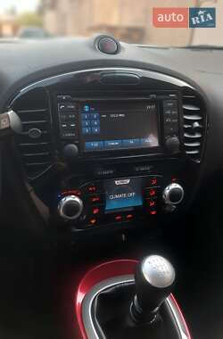Позашляховик / Кросовер Nissan Juke 2013 в 