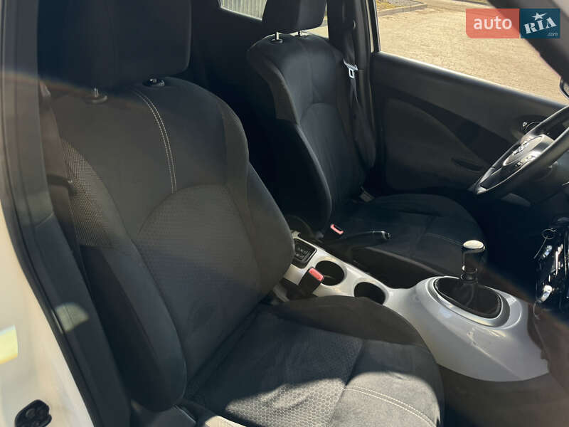 Позашляховик / Кросовер Nissan Juke 2015 в Дубні