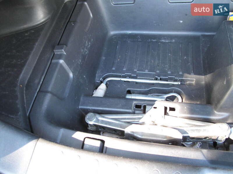 Внедорожник / Кроссовер Nissan Juke 2011 в Киеве