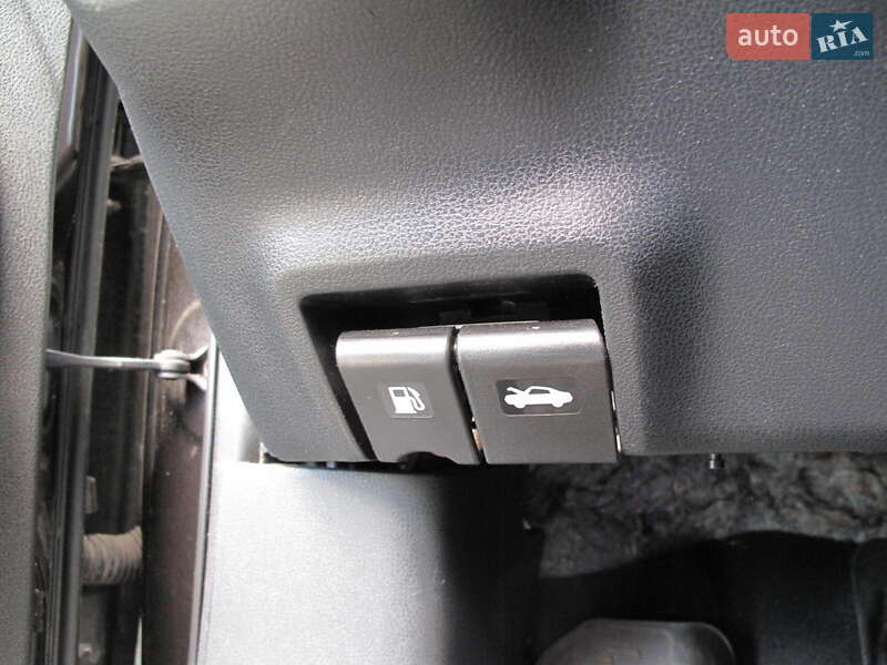 Внедорожник / Кроссовер Nissan Juke 2011 в Киеве