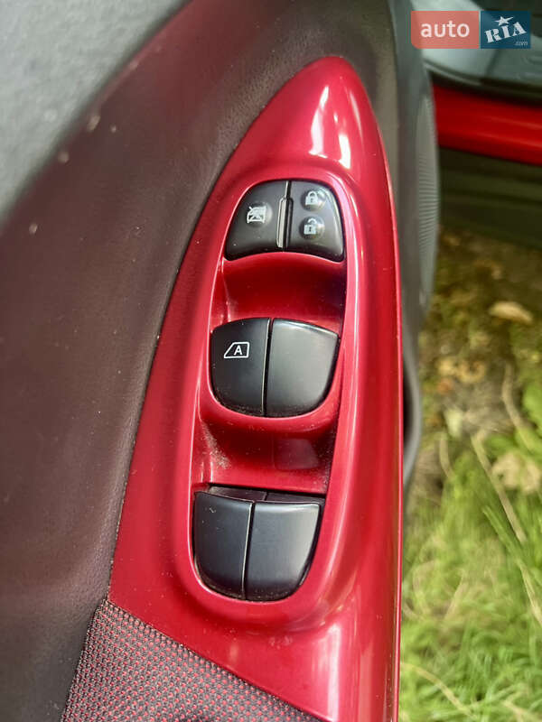 Позашляховик / Кросовер Nissan Juke 2015 в Львові