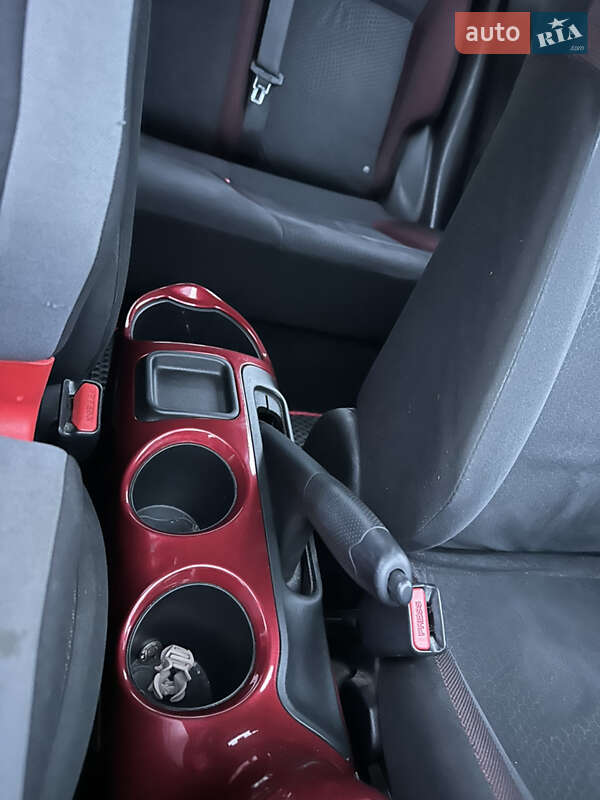 Внедорожник / Кроссовер Nissan Juke 2012 в Дубно