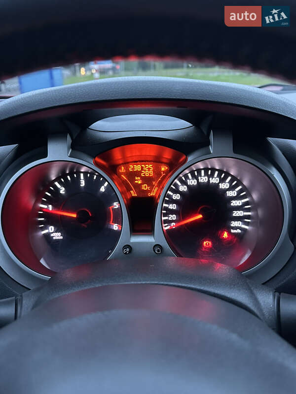 Внедорожник / Кроссовер Nissan Juke 2012 в Дубно