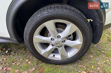 Внедорожник / Кроссовер Nissan Juke 2011 в 