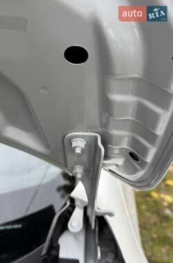 Внедорожник / Кроссовер Nissan Juke 2011 в 