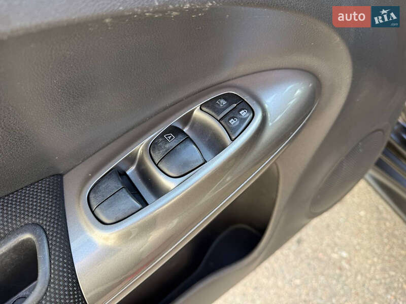 Внедорожник / Кроссовер Nissan Juke 2011 в Харькове фото 15 Внедорожник / Кроссовер Nissan Juke 2011 в Харькове