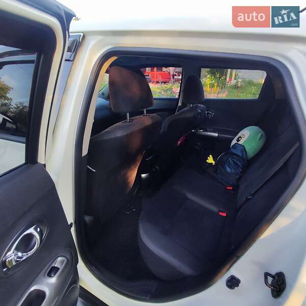 Внедорожник / Кроссовер Nissan Juke 2011 в Александрие