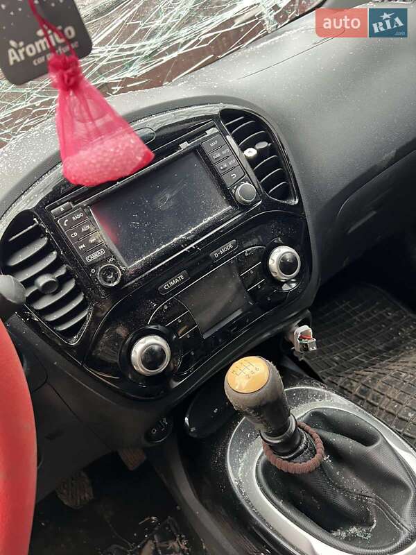 Внедорожник / Кроссовер Nissan Juke 2015 в Ольшанке