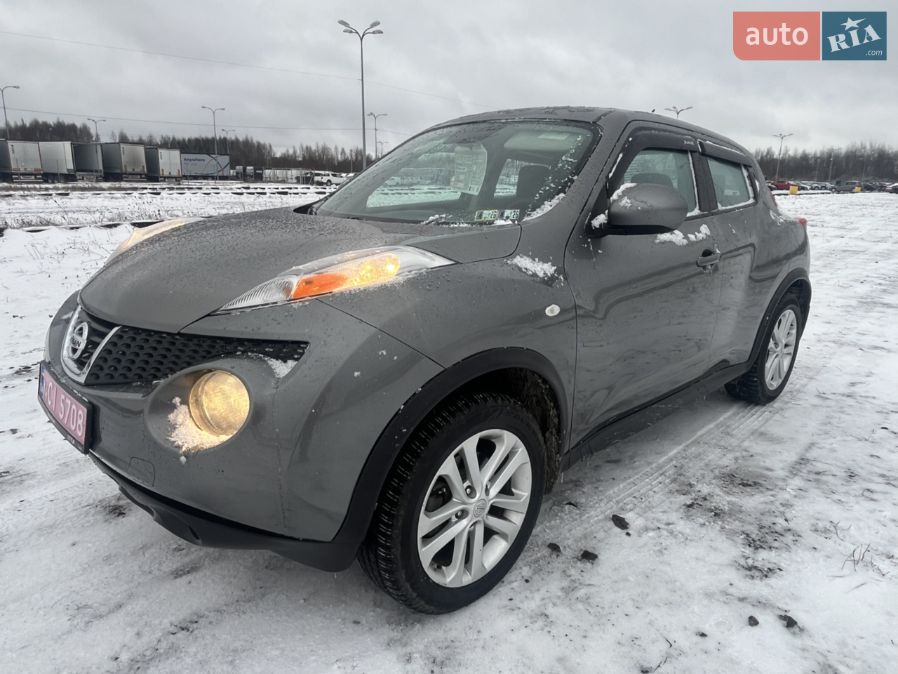 Машина варта уваги . Удар був не критичний , безпека ціла . Масла фільтра міняв . Пробіг 89000 тис .