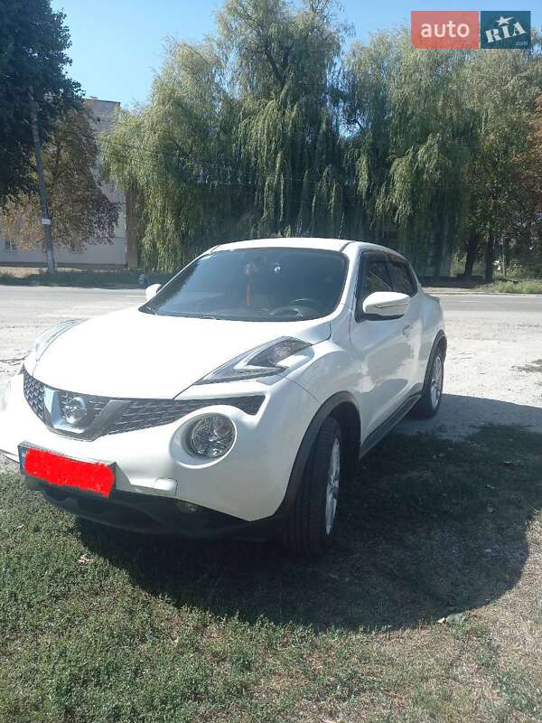 Внедорожник / Кроссовер Nissan Juke 2016 в Синельниково