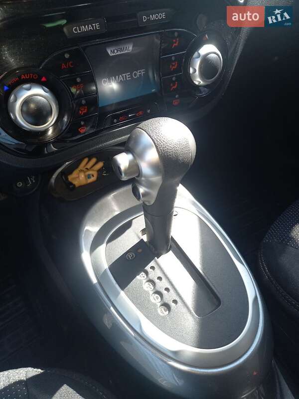 Внедорожник / Кроссовер Nissan Juke 2016 в Синельниково