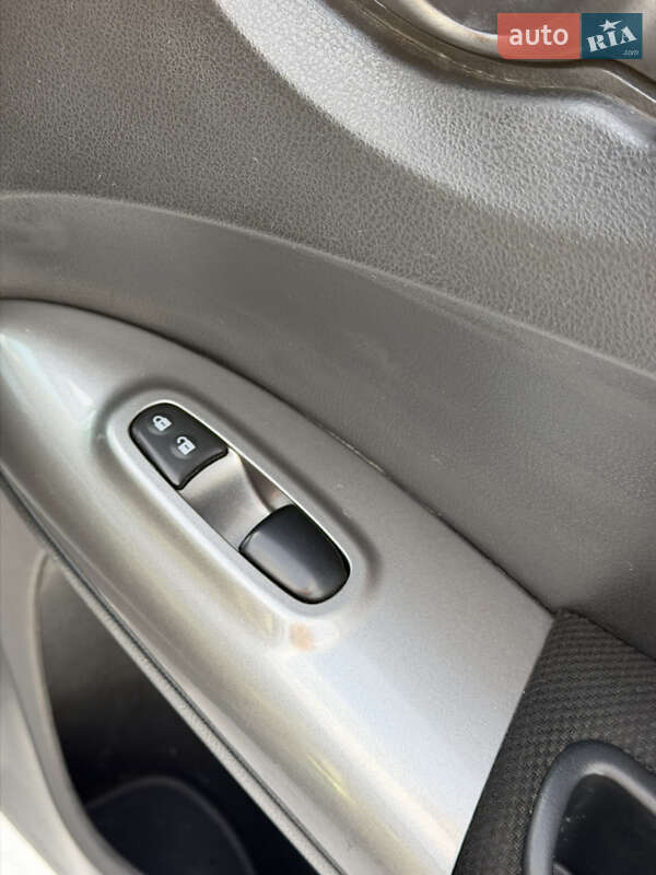 Внедорожник / Кроссовер Nissan Juke 2017 в Киеве