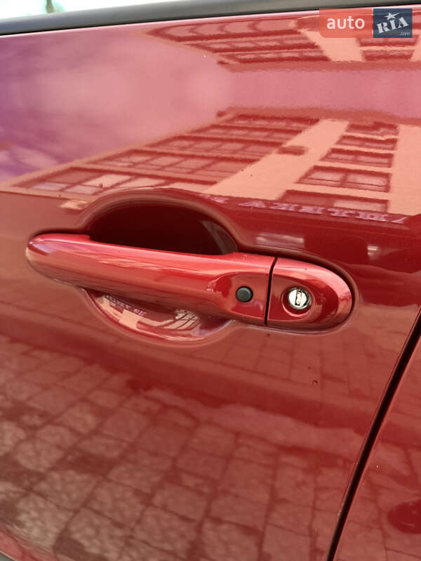 Позашляховик / Кросовер Nissan Juke 2012 в Львові