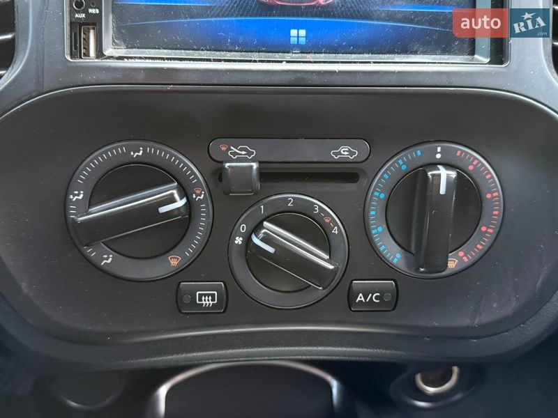 Внедорожник / Кроссовер Nissan Juke 2011 в Стрые