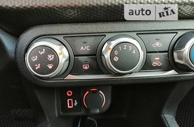 Позашляховик / Кросовер Nissan Kicks 2020 в 