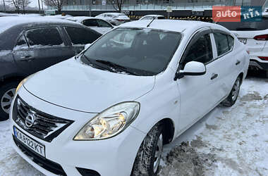 Седан Nissan Latio 2012 в Києві