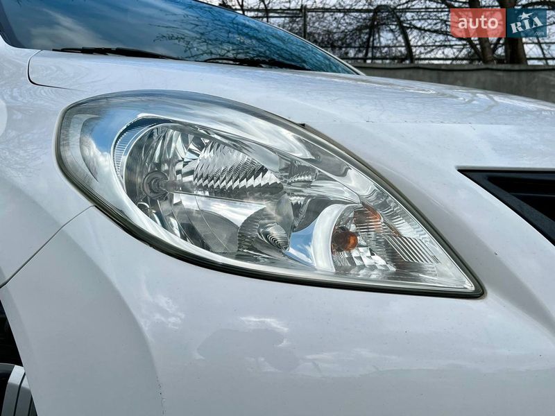 Седан Nissan Latio 2012 в Киеве