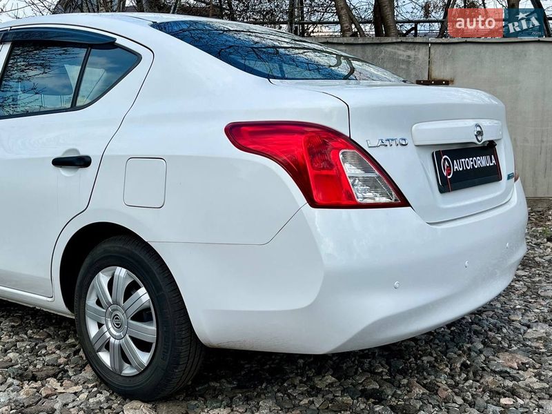 Седан Nissan Latio 2012 в Киеве