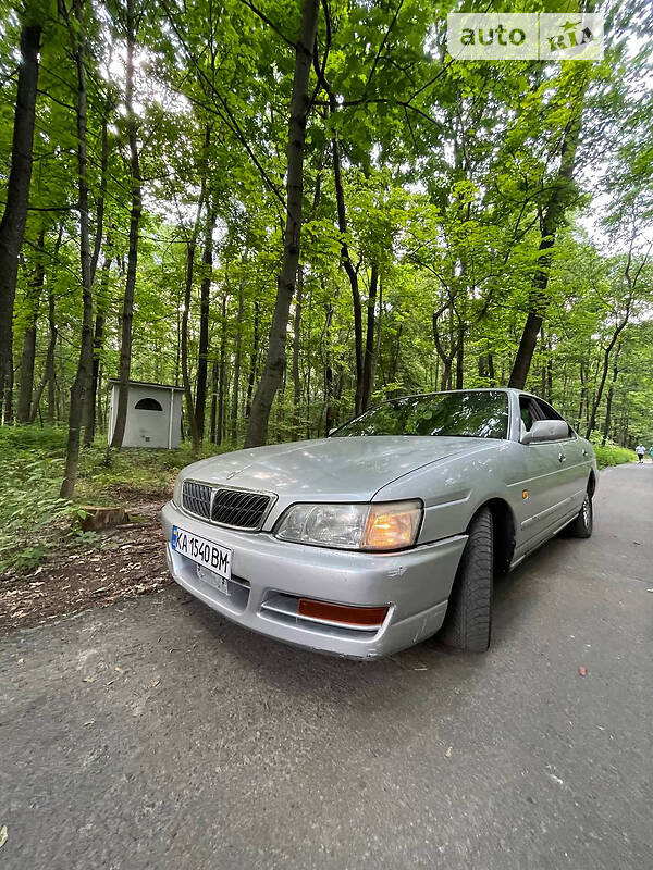 Nissan Laurel MedalistV25