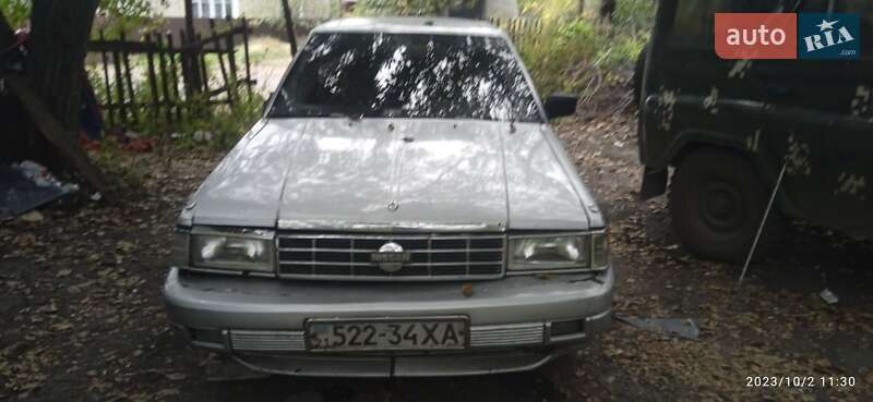 Седан Nissan Laurel 1987 в Славянске