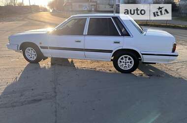 Седан Nissan Laurel 1988 в Тальному